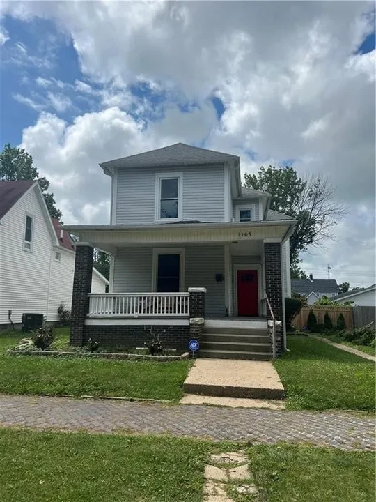 1105 Lafayette Ave in Mattoon, IL - Foto de edificio