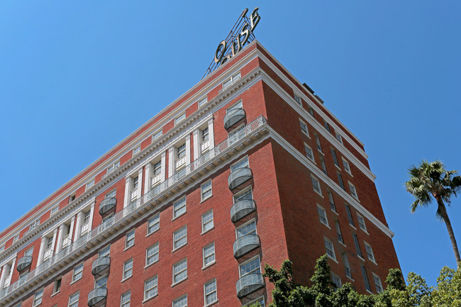 Sheraton Town House in Los Angeles, CA - Building Photo - Building Photo