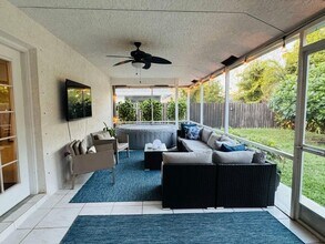 1774 Primrose Ln in Wellington, FL - Foto de edificio - Building Photo