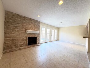 11526 Village Pl Dr in Houston, TX - Building Photo - Building Photo