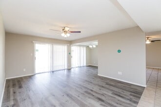 2300 E Chicago St in Chandler, AZ - Foto de edificio - Building Photo