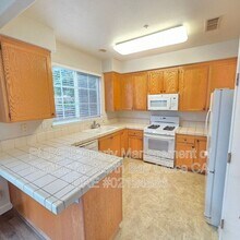 1052 Addison Cir in Petaluma, CA - Building Photo - Building Photo