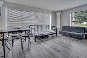 141 McArthur Pkwy in Pembroke Pines, FL - Building Photo - Building Photo