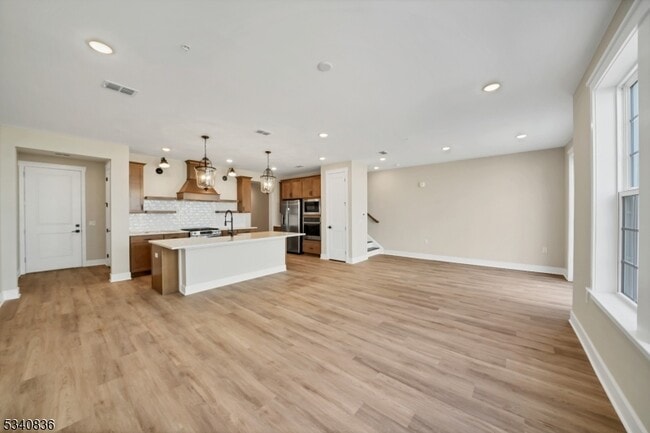 105 Iris Ct in Warren, NJ - Building Photo - Building Photo
