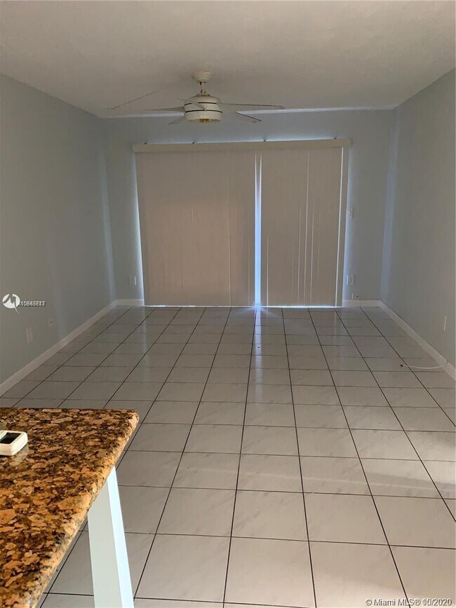 8701 SW 141st St-Unit -A3 in Palmetto Bay, FL - Foto de edificio - Building Photo