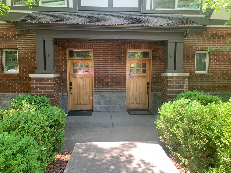 715 NE Oak St, Unit E in Pullman, WA - Building Photo