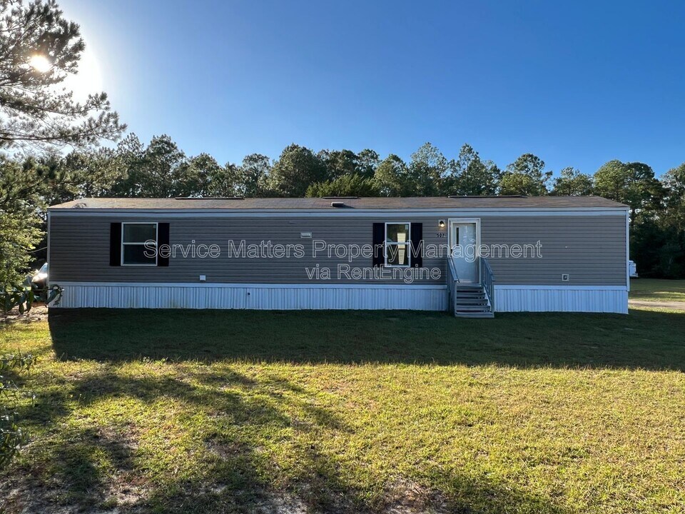 5079 Red Barn Rd in Milton, FL - Building Photo