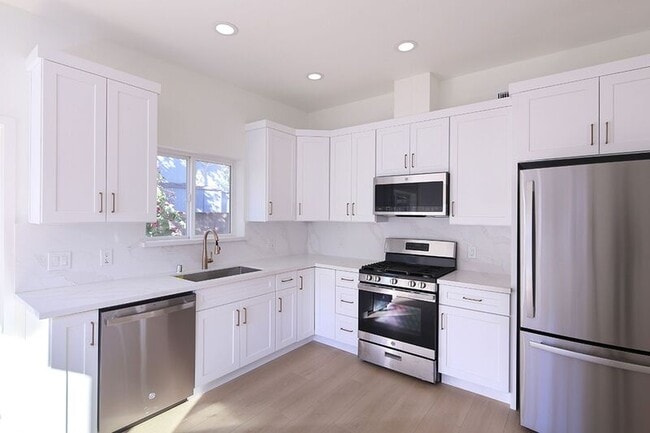 621 W Glenoaks Blvd in Glendale, CA - Building Photo - Building Photo