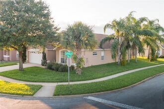 8115 Pomo Dr in Kissimmee, FL - Foto de edificio - Building Photo
