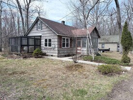 5 Loop Rd in Wurtsboro, NY - Building Photo