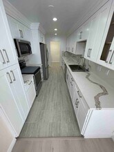 5330 Lindley Ave in Los Angeles, CA - Building Photo - Building Photo