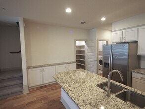 2101 Town Centre Dr in Round Rock, TX - Building Photo - Building Photo