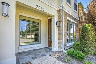 2050 Palm Forest Ln in Houston, TX - Building Photo - Building Photo