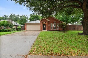 1627 Wintercrest Rd in Grand Prairie, TX - Building Photo