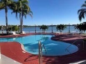 2850 N Oakland Forest Dr, Unit 212 in Oakland Park, FL - Foto de edificio - Building Photo