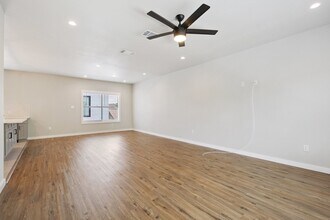 110 Gravel St in San Antonio, TX - Building Photo - Building Photo