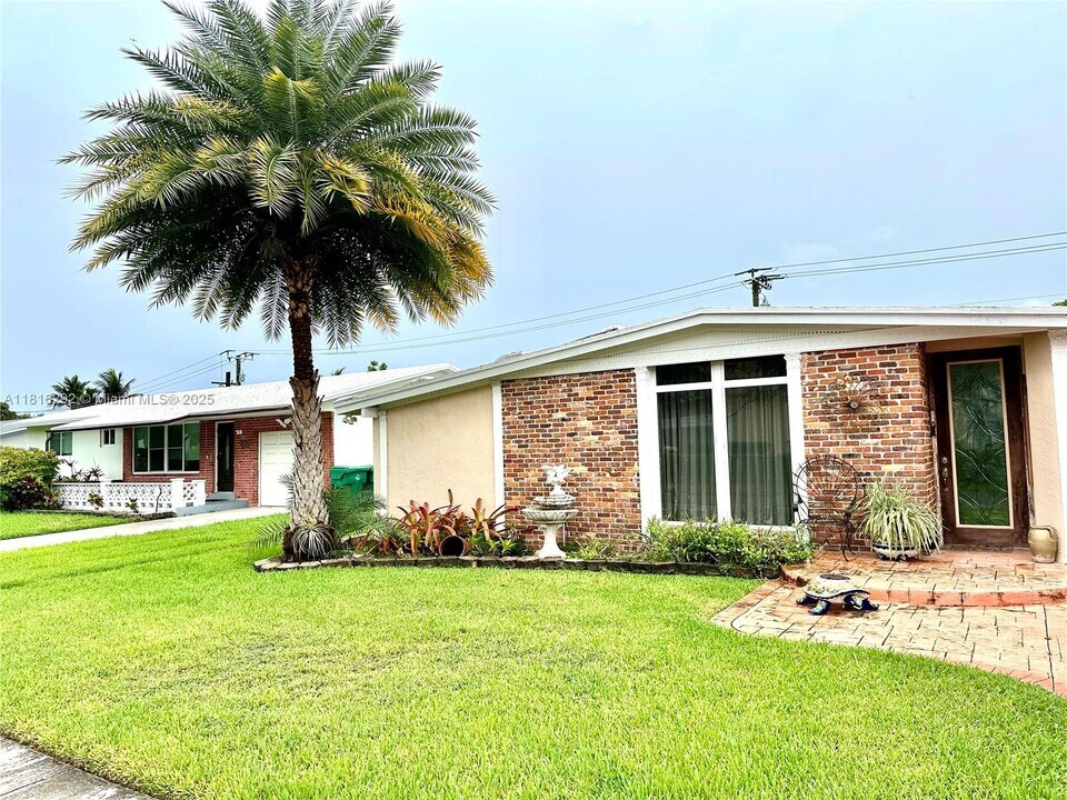 418 SE 3rd St in Dania Beach, FL - Building Photo