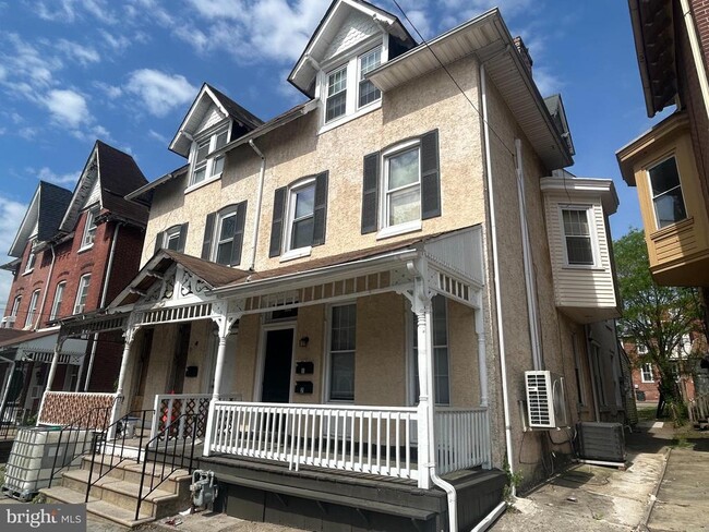 127 Haws Ave in Norristown, PA - Building Photo - Building Photo