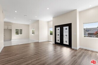 11625 Haynes St in Los Angeles, CA - Building Photo - Building Photo