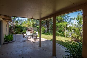 1325 Walnut Ave in Redding, CA - Building Photo - Building Photo