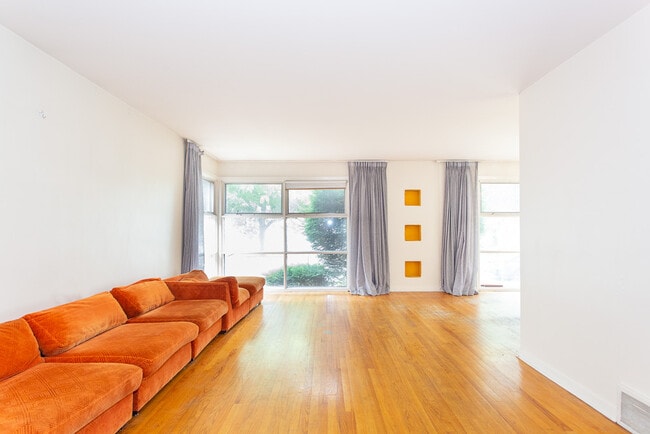 7407 N California Ave in Chicago, IL - Building Photo - Building Photo