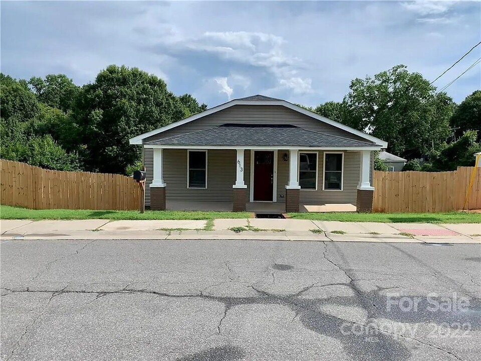 613 Brookwood Dr in Mooresville, NC - Building Photo