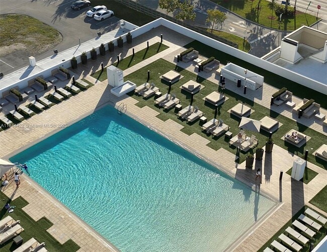 5252 NW 85th Ave in Doral, FL - Building Photo - Building Photo