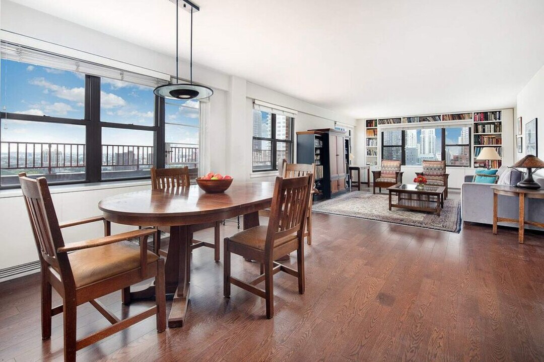 460 E 79th St in New York, NY - Building Photo