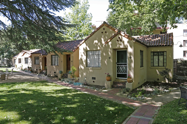 McKinley Villas in Sacramento, CA - Building Photo - Building Photo