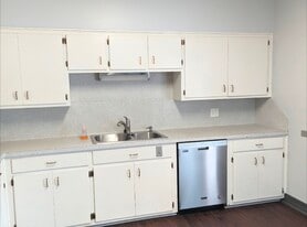 723 S 33rd St in Nederland, TX - Building Photo