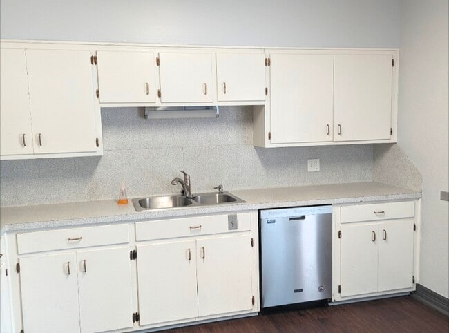 property at 723 S 33rd St