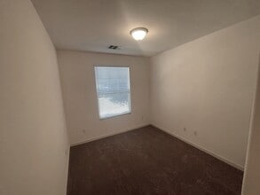 1421 Topanga Ln in Lincoln, CA - Foto de edificio - Building Photo