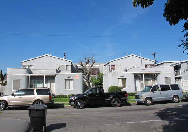 6415-6423 Makee Ave in Los Angeles, CA - Foto de edificio - Building Photo