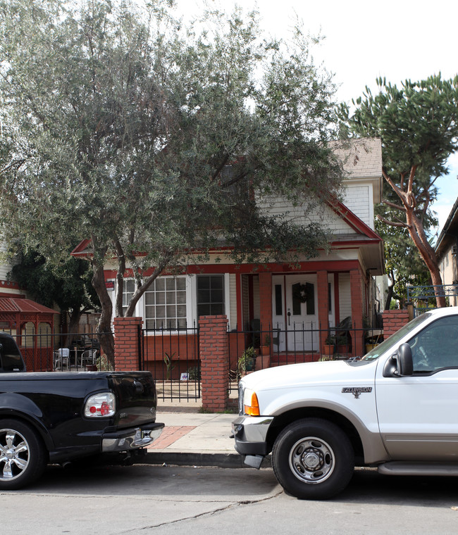 637-639 Olive Ave in Long Beach, CA - Foto de edificio - Building Photo