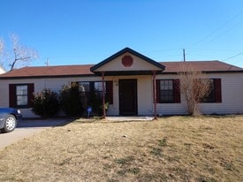 2213 NW 28th St in Lawton, OK - Building Photo