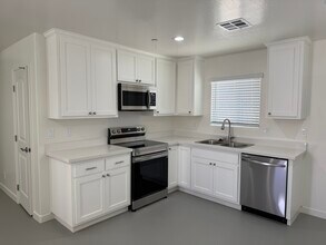 1133 W Mariposa Ave, Unit B in Ridgecrest, CA - Building Photo - Building Photo