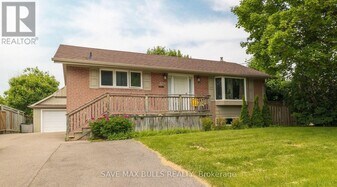 371 Meadowbrook Dr in Milton, ON - Building Photo