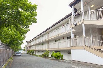 Mayfair Manor Apartments in Victoria, BC - Building Photo - Building Photo