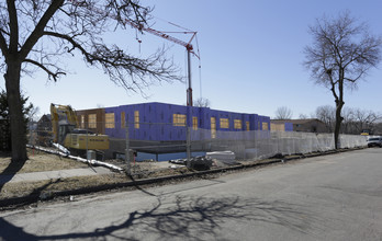 Oxford Village in Hopkins, MN - Foto de edificio - Building Photo