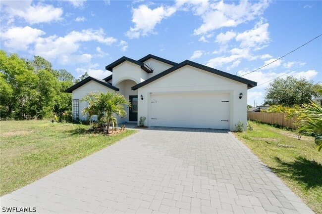 165 Blackstone Dr in Ft. Myers, FL - Building Photo - Building Photo