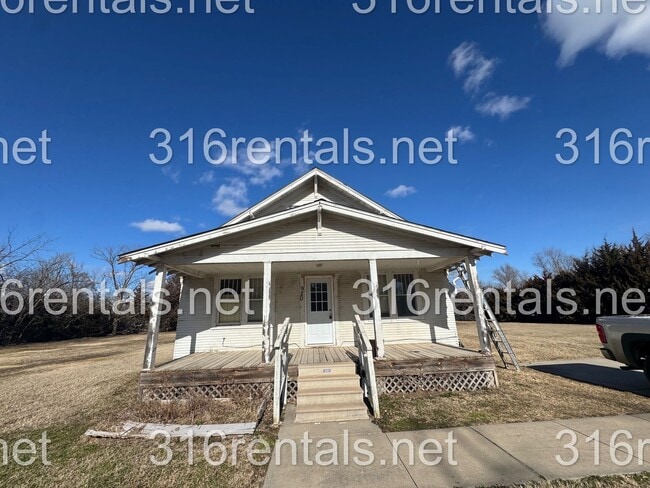 property at 920 E 10th St