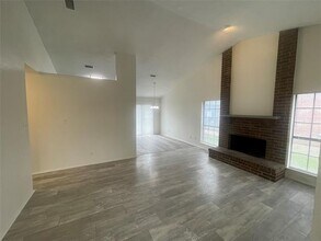 9415 Rutherglen Dr in Dallas, TX - Building Photo - Building Photo