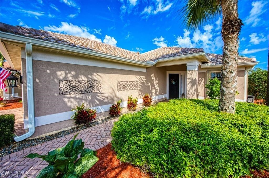 10092 Oakhurst Way in Ft. Myers, FL - Building Photo