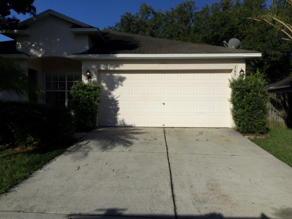 305 Abigail Rd in Plant City, FL - Building Photo
