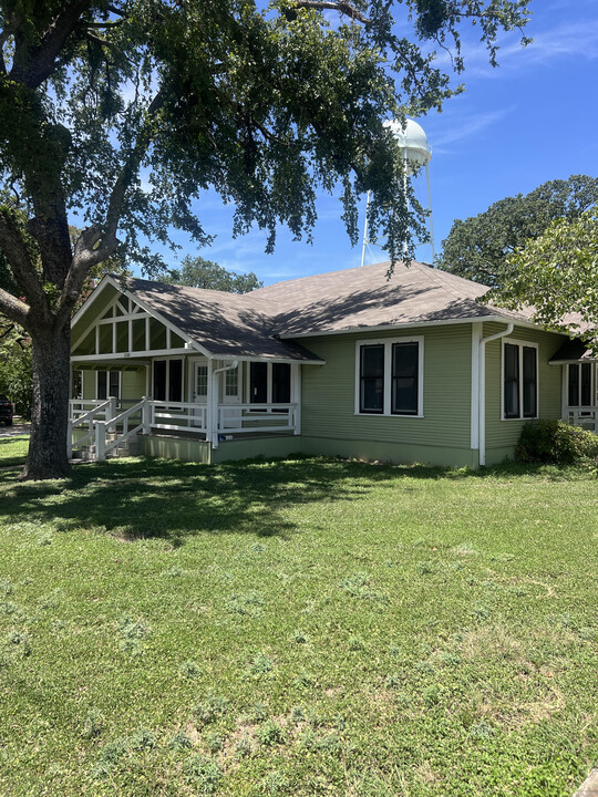 3100 Ranch to Market Rd 1869 in Liberty Hill, TX - Foto de edificio