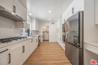 1708 Clear View Dr in Beverly Hills, CA - Building Photo - Building Photo