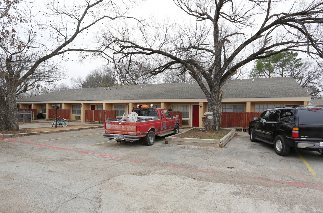 Magnolia Loft Apartments in Arlington, TX - Building Photo