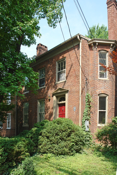 305 N Broadway in Lexington, KY - Building Photo