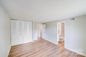 8539 Glenway Ct in Charlotte, NC - Building Photo - Building Photo