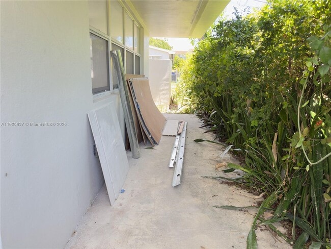 2191 NE 167th St in North Miami Beach, FL - Building Photo - Building Photo